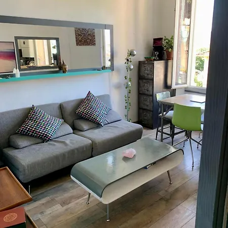2p Renove Dans Bel Immeuble Nicois De Caractere * Nice