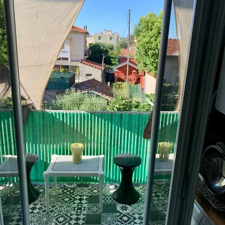 Apartment 2p Renove Dans Bel Immeuble Nicois De Caractere *