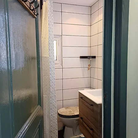 2p Rénové Dans Bel Immeuble Niçois De Caractère Appartement *
