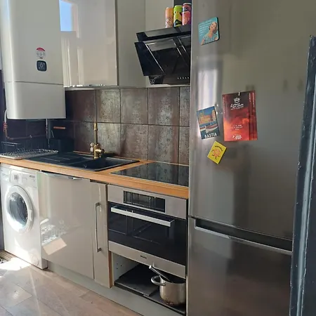 2p Rénové Dans Bel Immeuble Niçois De Caractère Nice