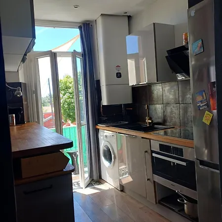 2p Rénové Dans Bel Immeuble Niçois De Caractère Appartement *