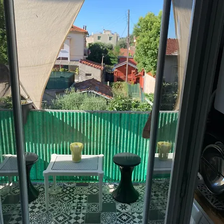 Appartement 2p Rénové Dans Bel Immeuble Niçois De Caractère Nice