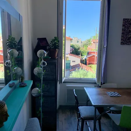Appartement 2p Rénové Dans Bel Immeuble Niçois De Caractère Nice