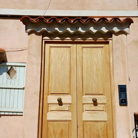 2p Rénové Dans Bel Immeuble Niçois De Caractère Appartement *